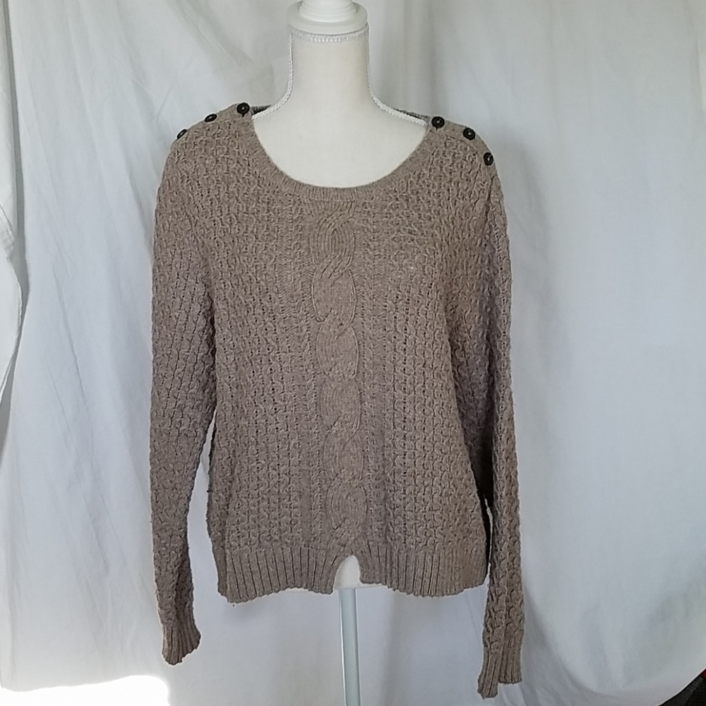 Crew neck pullover sweater.